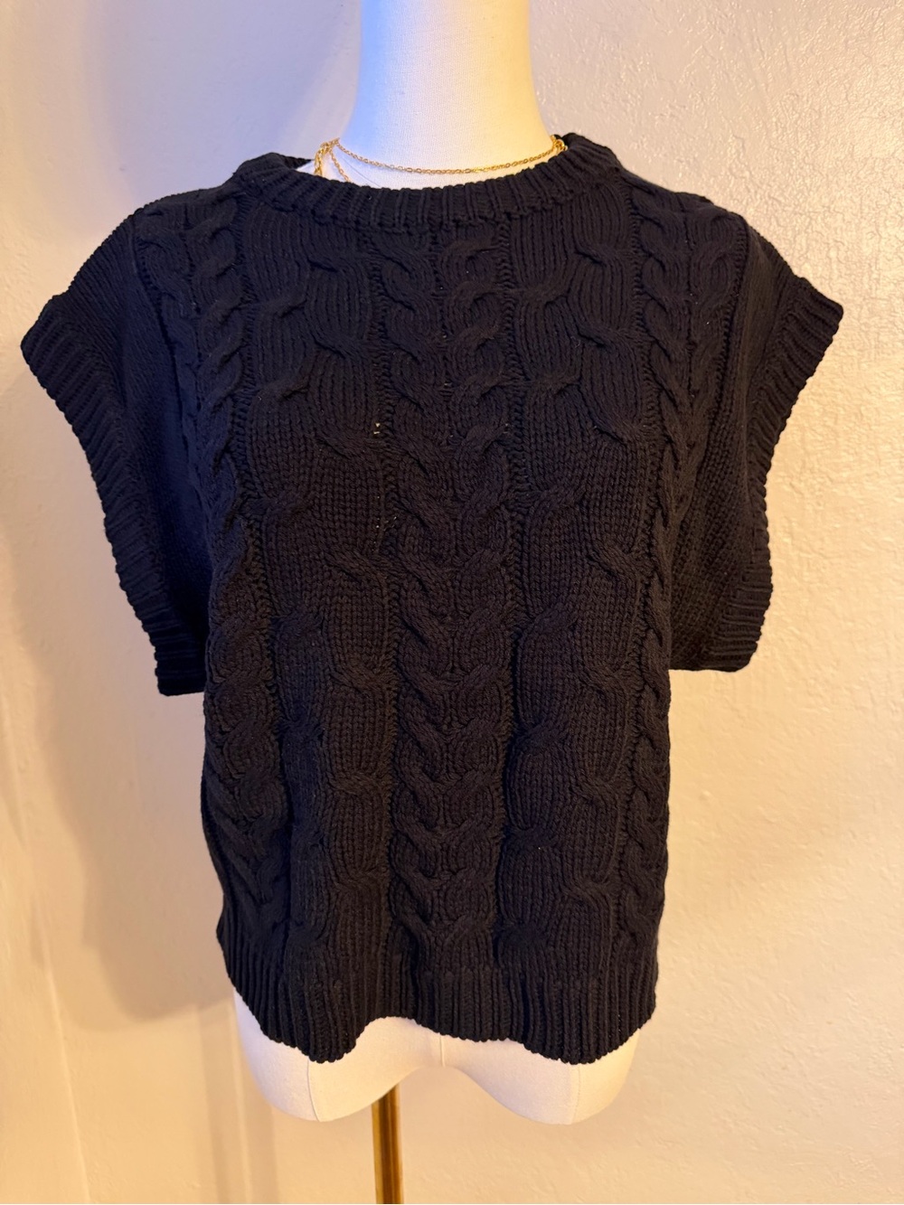 NWT Classic Cable Knit Sleeveless Sweater - Black